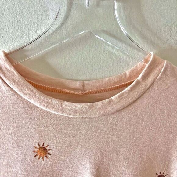 Michael Lauren Lansing Short Sleeve Boyfriend Tee Foil Mini Suns Peach Sz L NWT - Picture 4 of 15